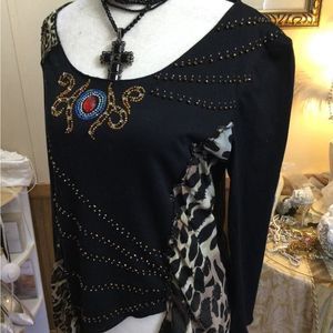Seandara animal print very unique 3/4 sleeve top size medium